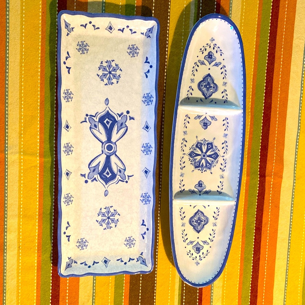 2 Le Cadeaux melamine serving trays NWOT